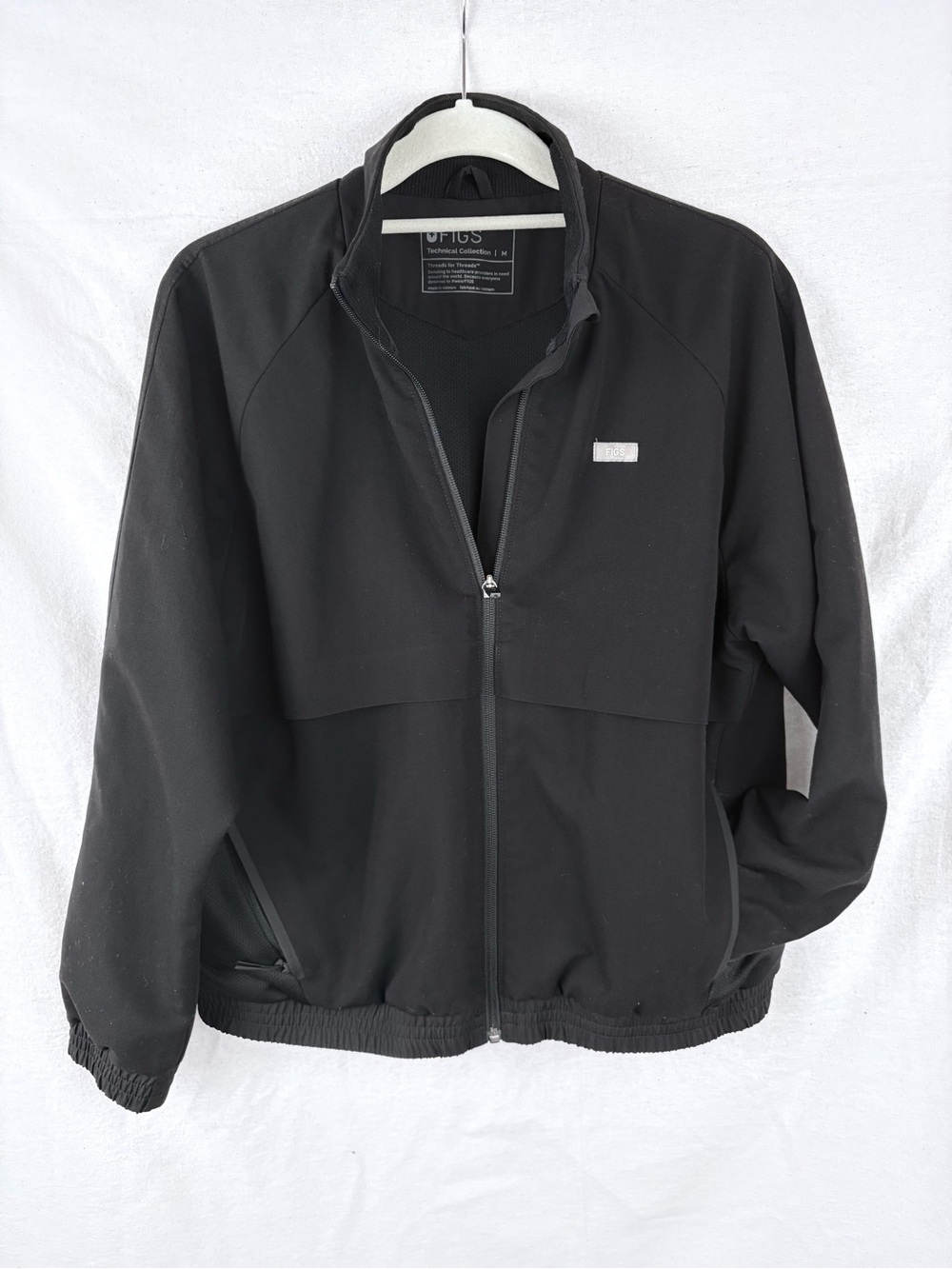 FIGS Women’s Black Technical Collection Scrub Jacket Bomber MEDIUM Full-Zip